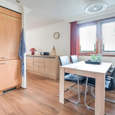 בקתה Delightful Chalet In With Garden
