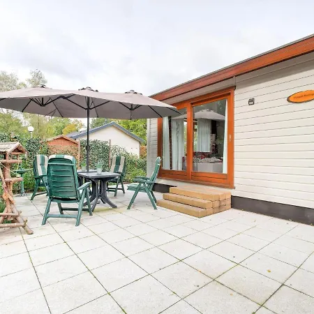 בקתה Delightful Chalet In With Garden