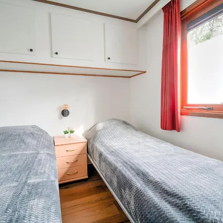 בקתה Delightful Chalet In With Garden *